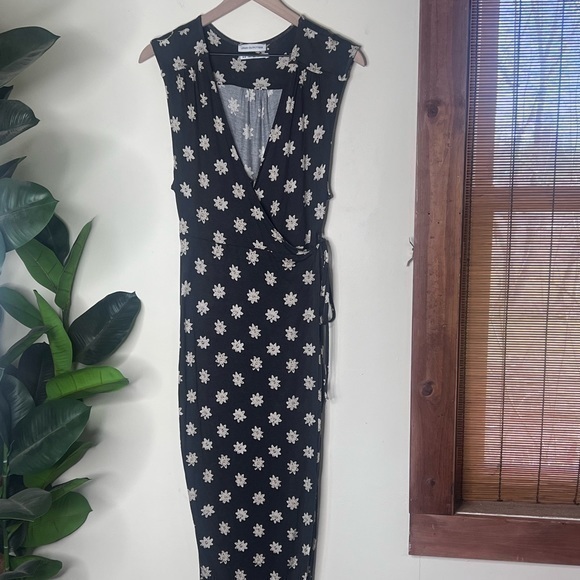 Urban‎ Outfitters Zina Floral Wrap Midi Dress Size Medium - Picture 4 of 11